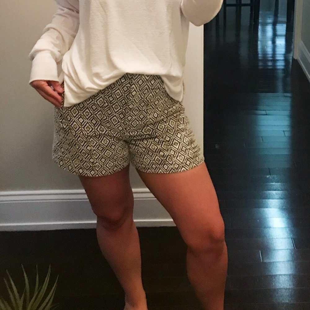 LOFT B&W Shorts